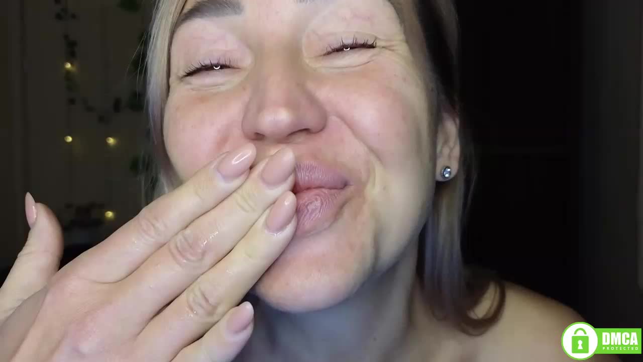 Jullyblondkiss Adult Chat December 17, 2025