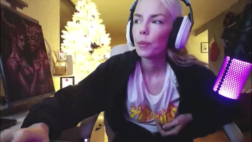 tinykylie Adult Chat December 17, 2025