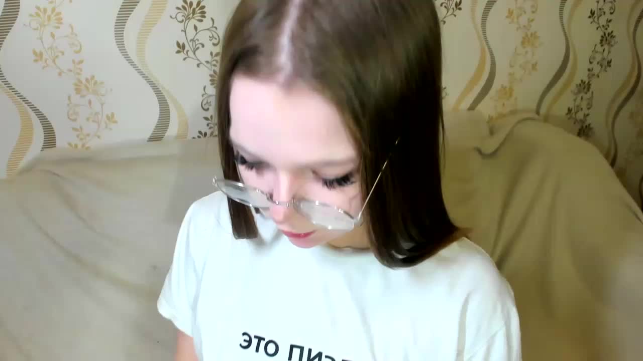 MelMooon Adult Chat December 17, 2025