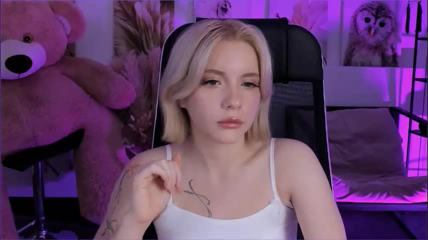 aurorawrenfield Adult Chat December 17, 2025