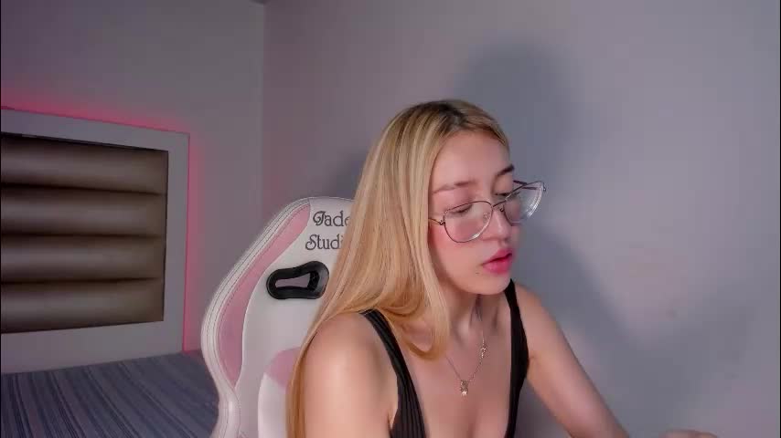 laura__js_ Adult Chat December 17, 2025