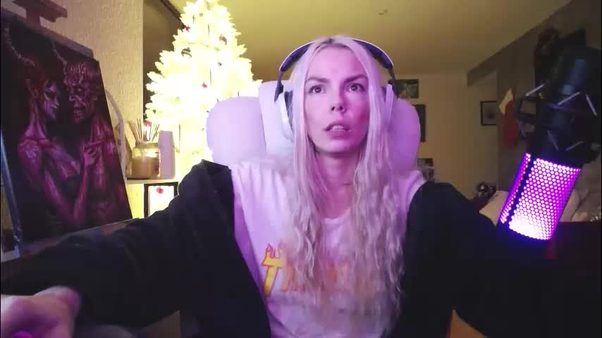 tinykylie Adult Chat December 17, 2025