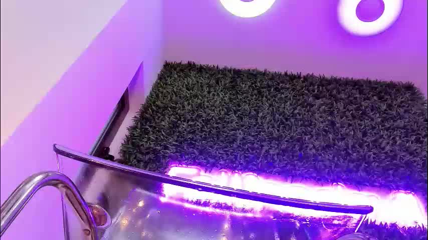 hotfallingdevil Adult Chat December 17, 2025