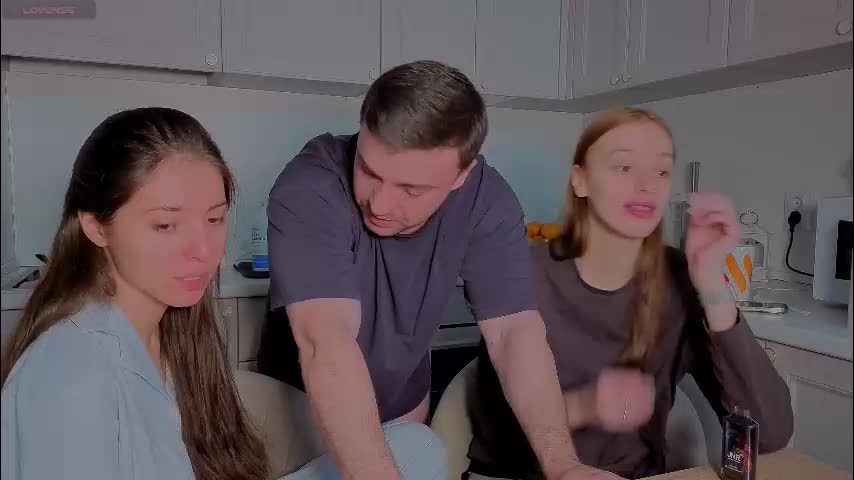 ihavepaws33 Adult Chat December 17, 2025