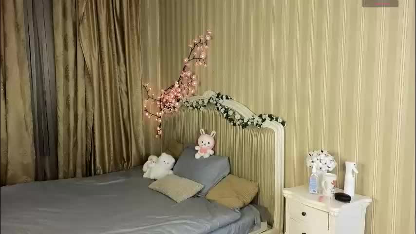 foxxx_tail Adult Chat December 17, 2025