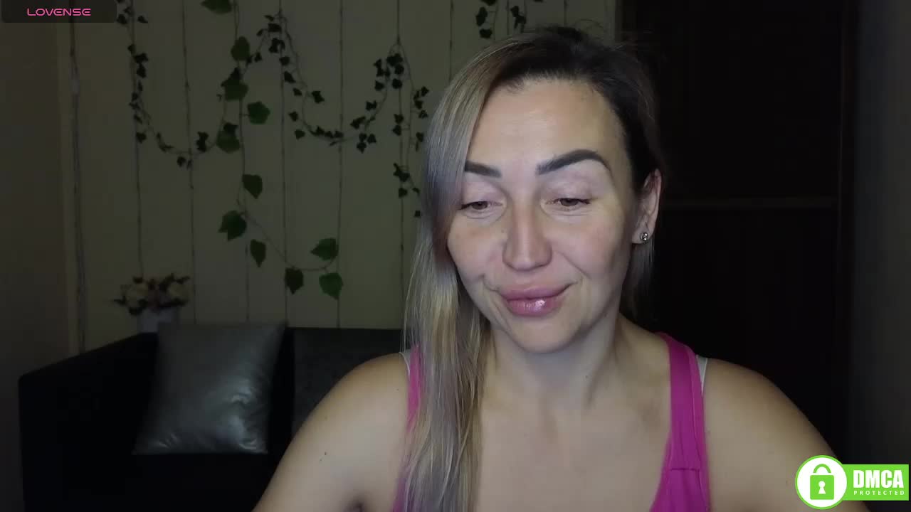 Jullyblondkiss Adult Chat December 17, 2025