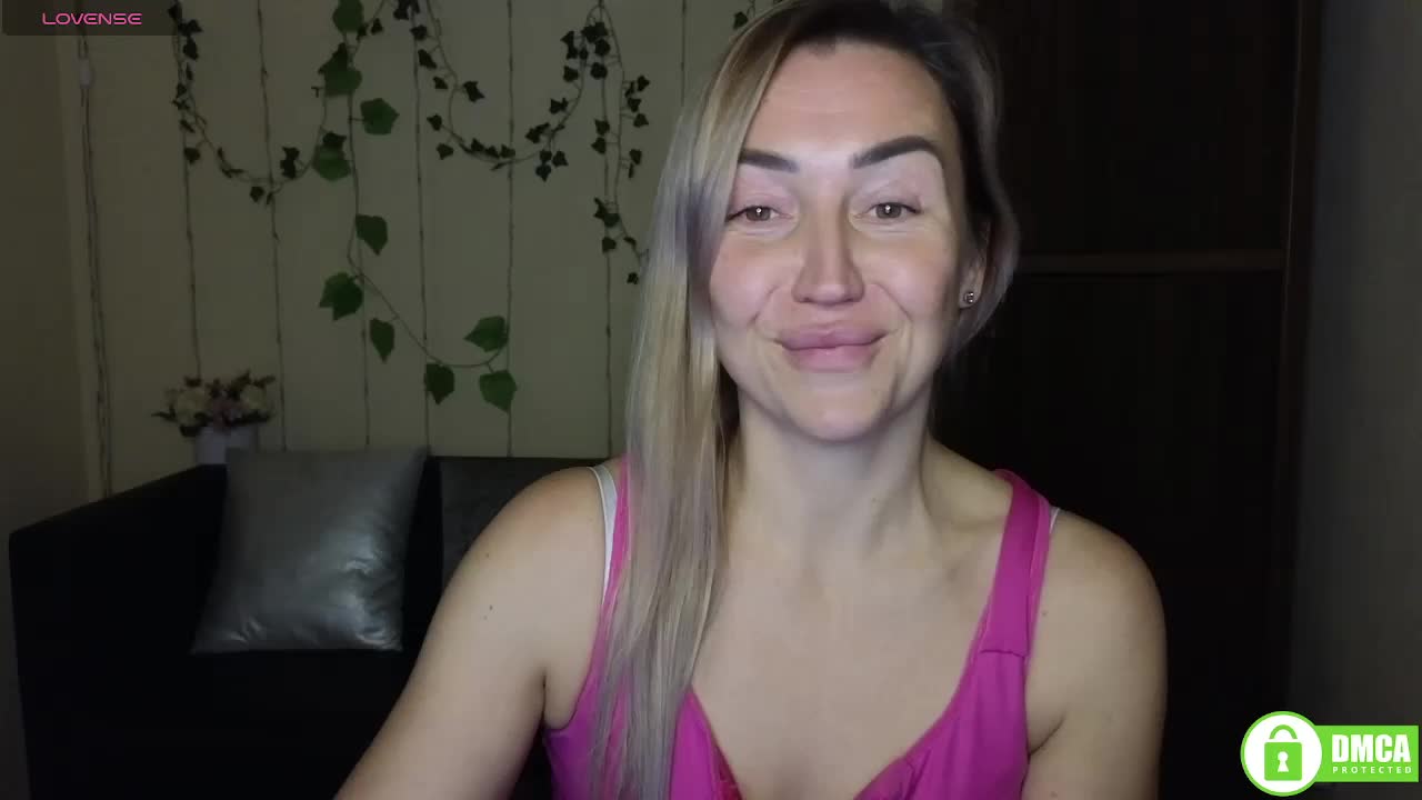 Jullyblondkiss Adult Chat December 18, 2025