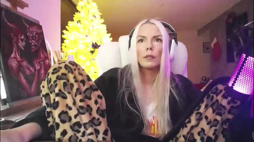 tinykylie Adult Chat December 18, 2025