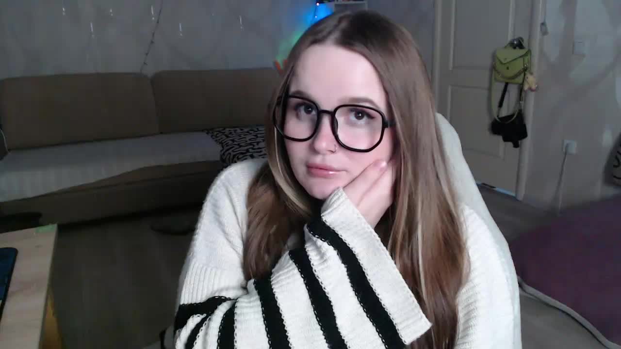 Lizzi-Peach Adult Chat December 18, 2025