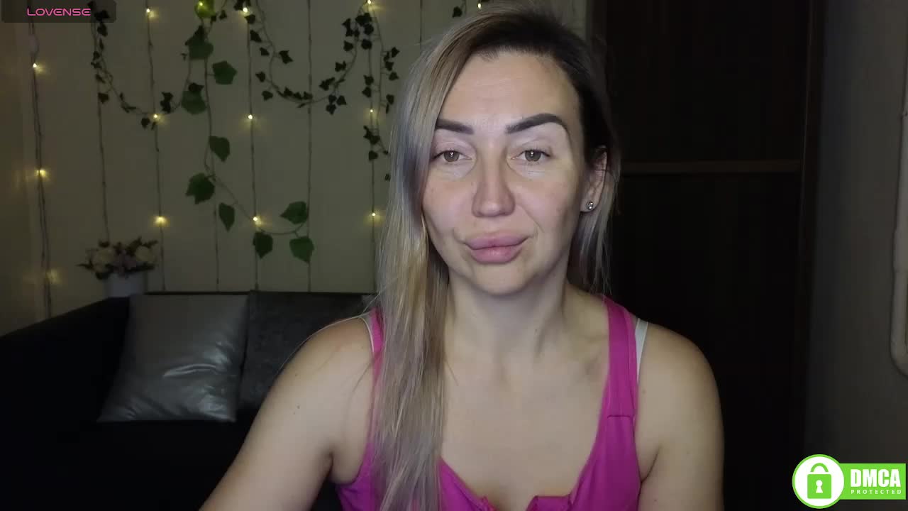 Jullyblondkiss Adult Chat December 18, 2025