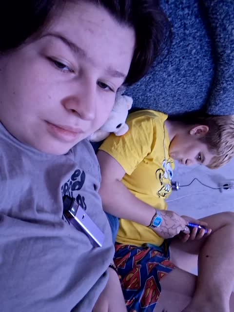 2Lesbians Adult Chat December 18, 2025