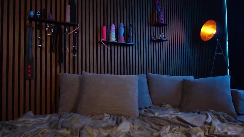 izzy_inked Adult Chat December 18, 2025