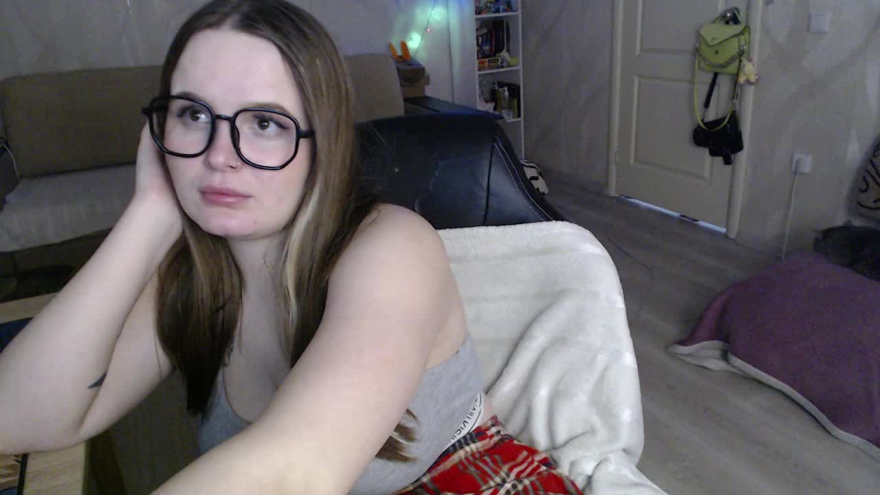 Lizzi-Peach Adult Chat December 18, 2025