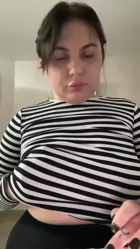 Strawberry-1_2025-12-17_22-49-40_895 Adult Chat December 18, 2025