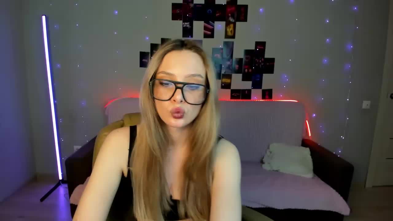 Suzie-Q69 Adult Chat December 18, 2025