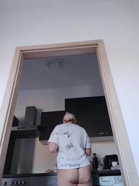 Vika211 Adult Chat December 18, 2025