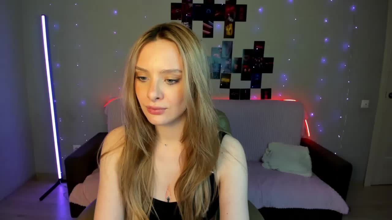 Suzie-Q69 Adult Chat December 18, 2025