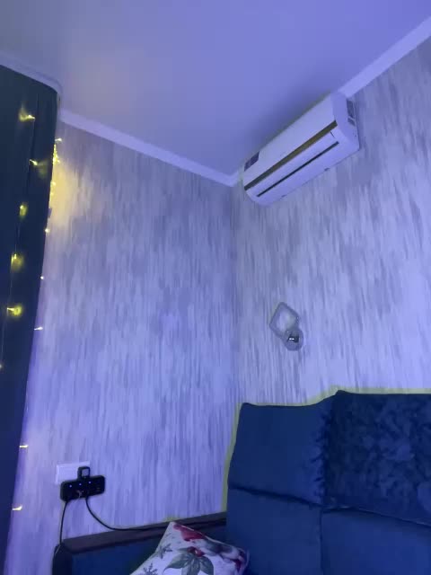 CurvyWoman- Adult Chat December 18, 2025