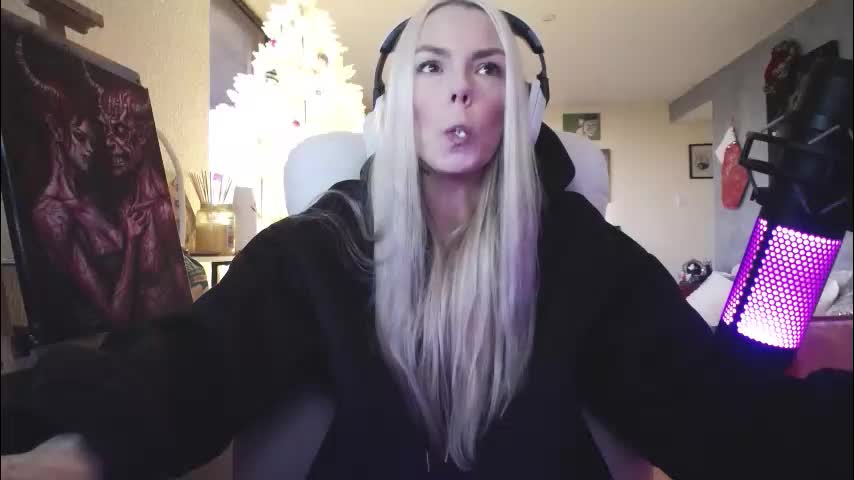 tinykylie Adult Chat December 18, 2025