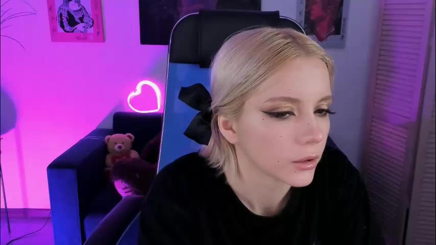 aurorawrenfield Adult Chat December 19, 2025