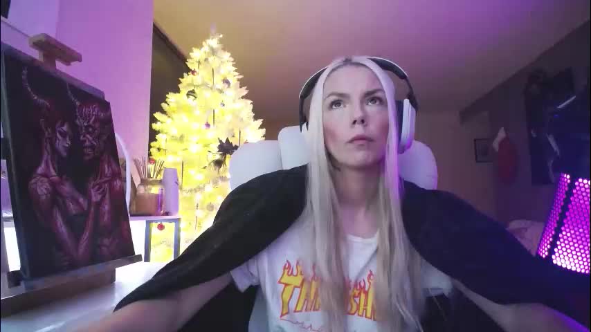 tinykylie Adult Chat December 19, 2025