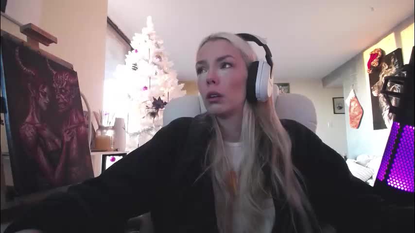 tinykylie Adult Chat December 19, 2025