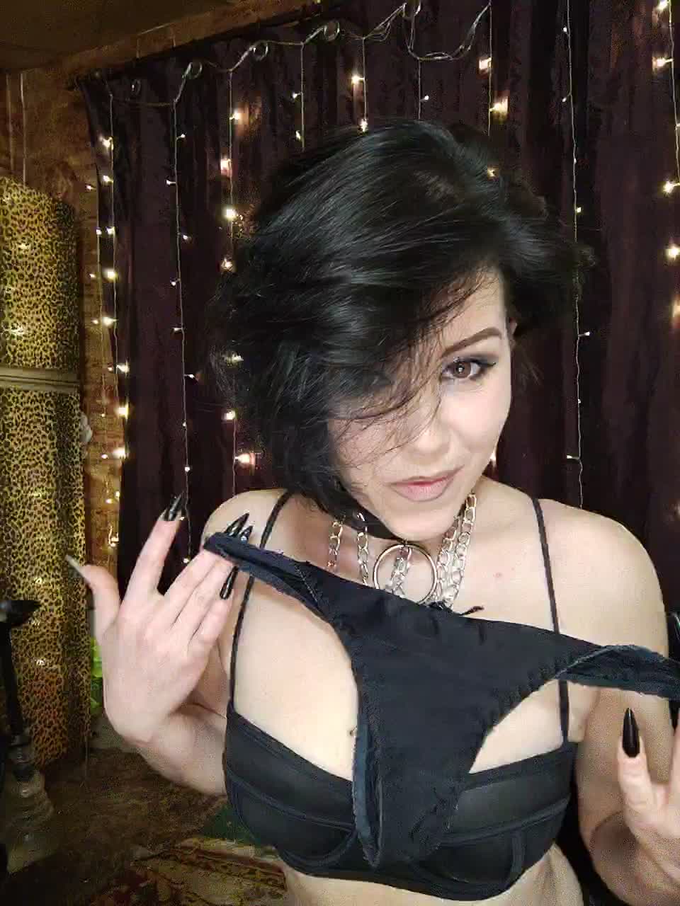 _Dia-Vik_ Adult Chat December 19, 2025