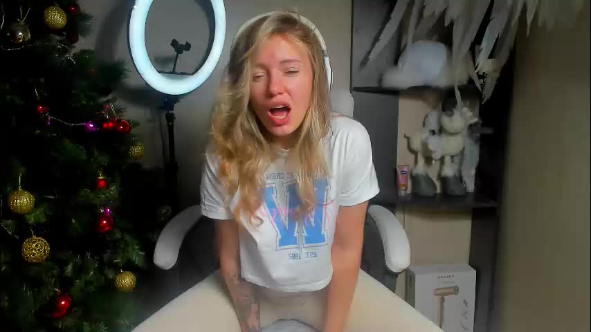 foxy_blond Adult Chat December 19, 2025