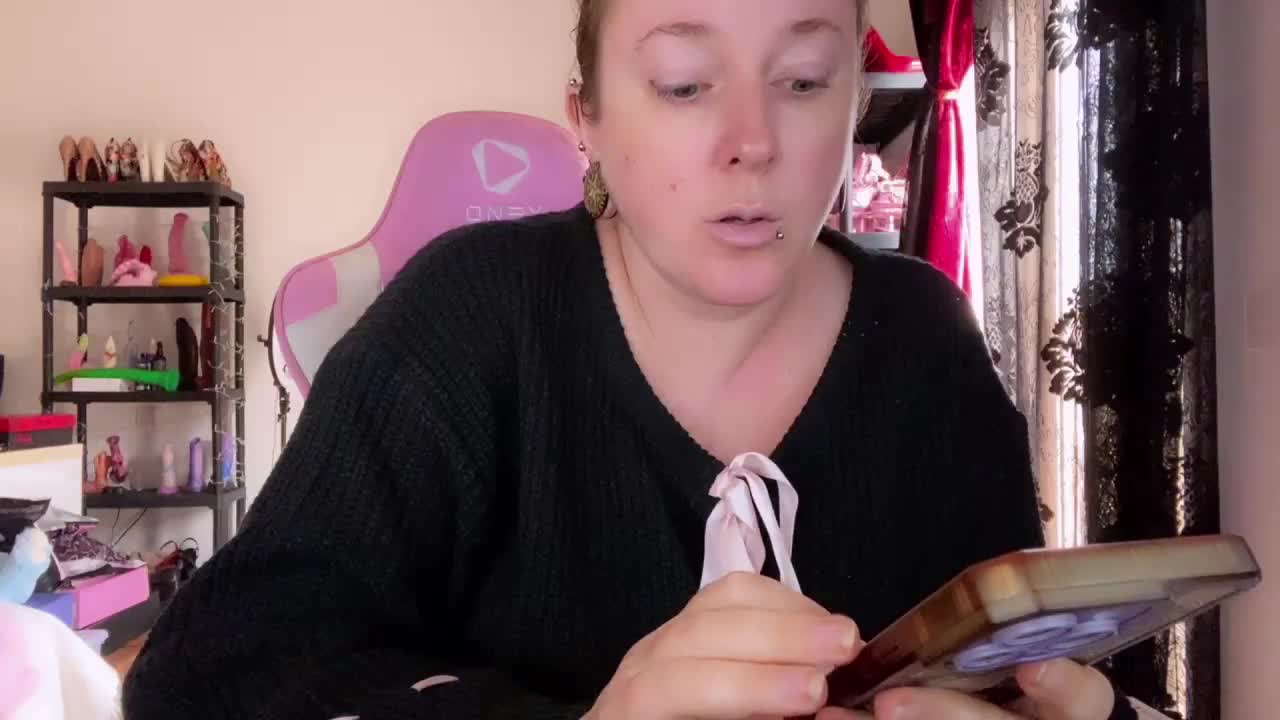 NylonQueen Adult Chat December 19, 2025