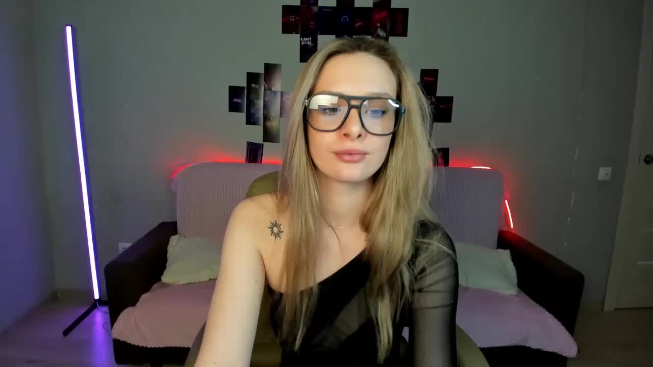 Suzie-Q69 Adult Chat December 19, 2025