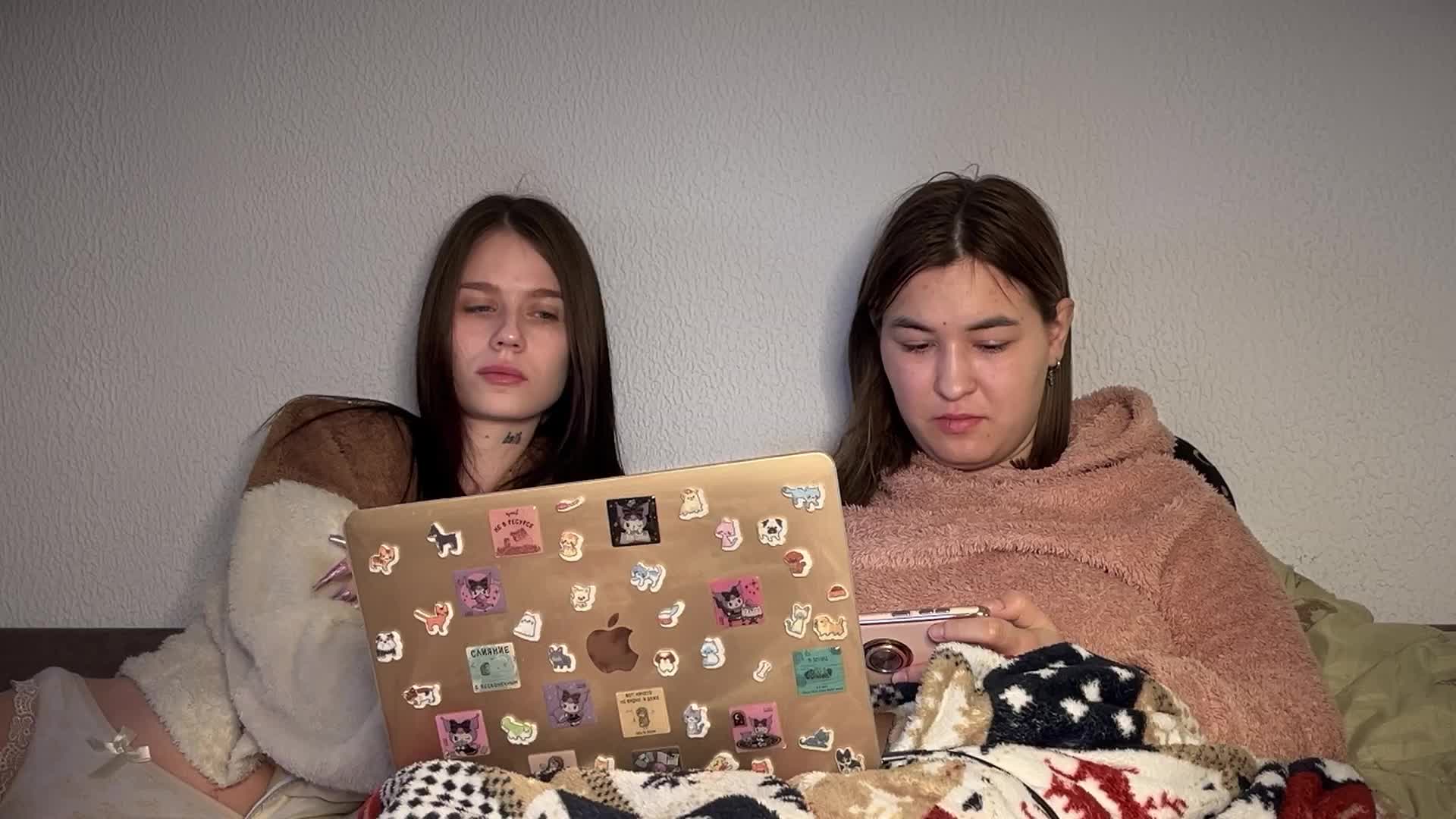 _Two_Chicks_ Adult Chat December 19, 2025