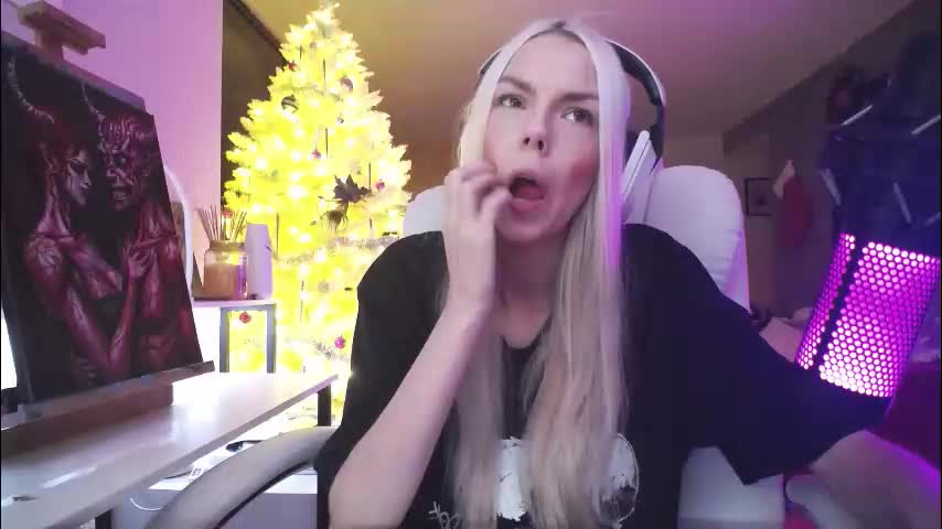 tinykylie Adult Chat December 19, 2025