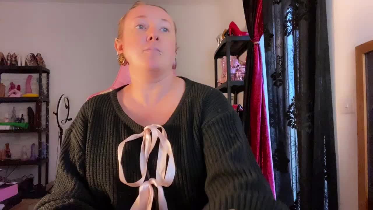 NylonQueen Adult Chat December 19, 2025