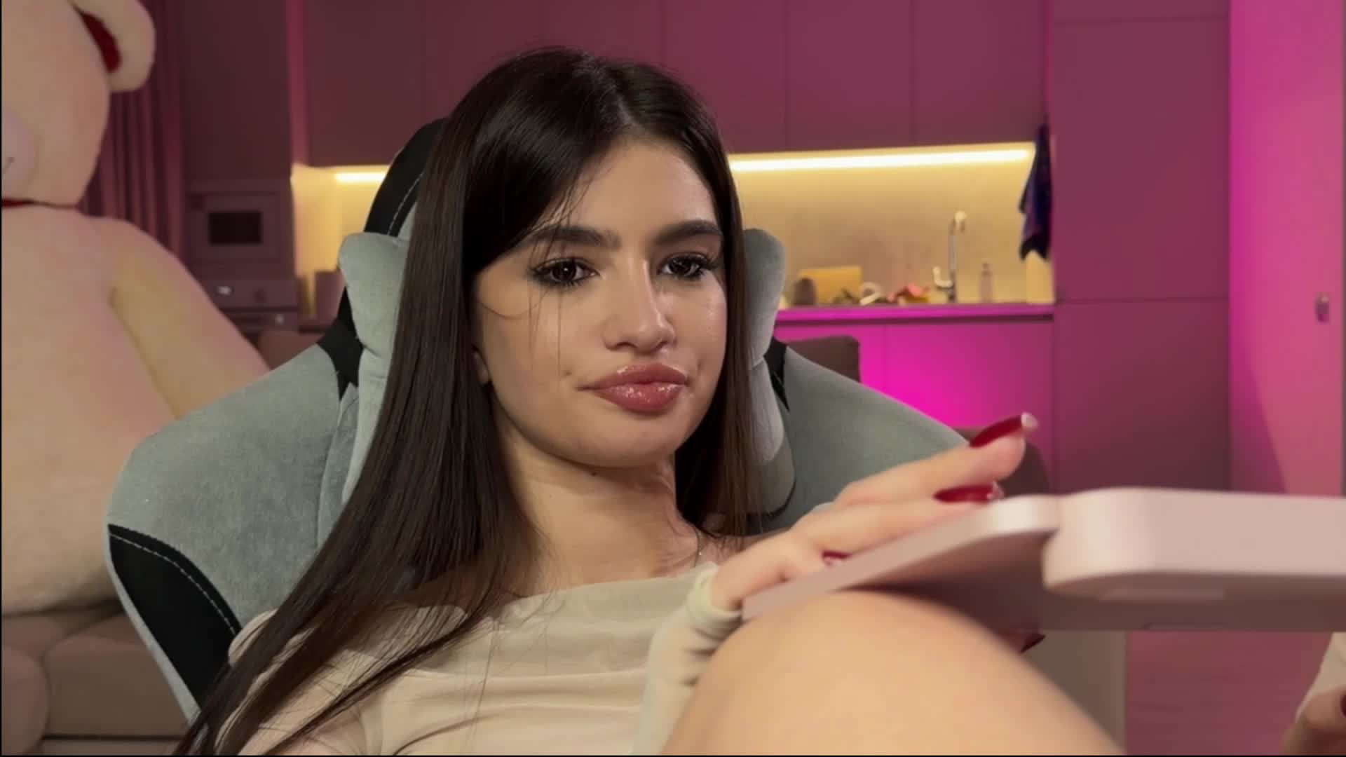 Sofi-Mi Adult Chat December 22, 2025