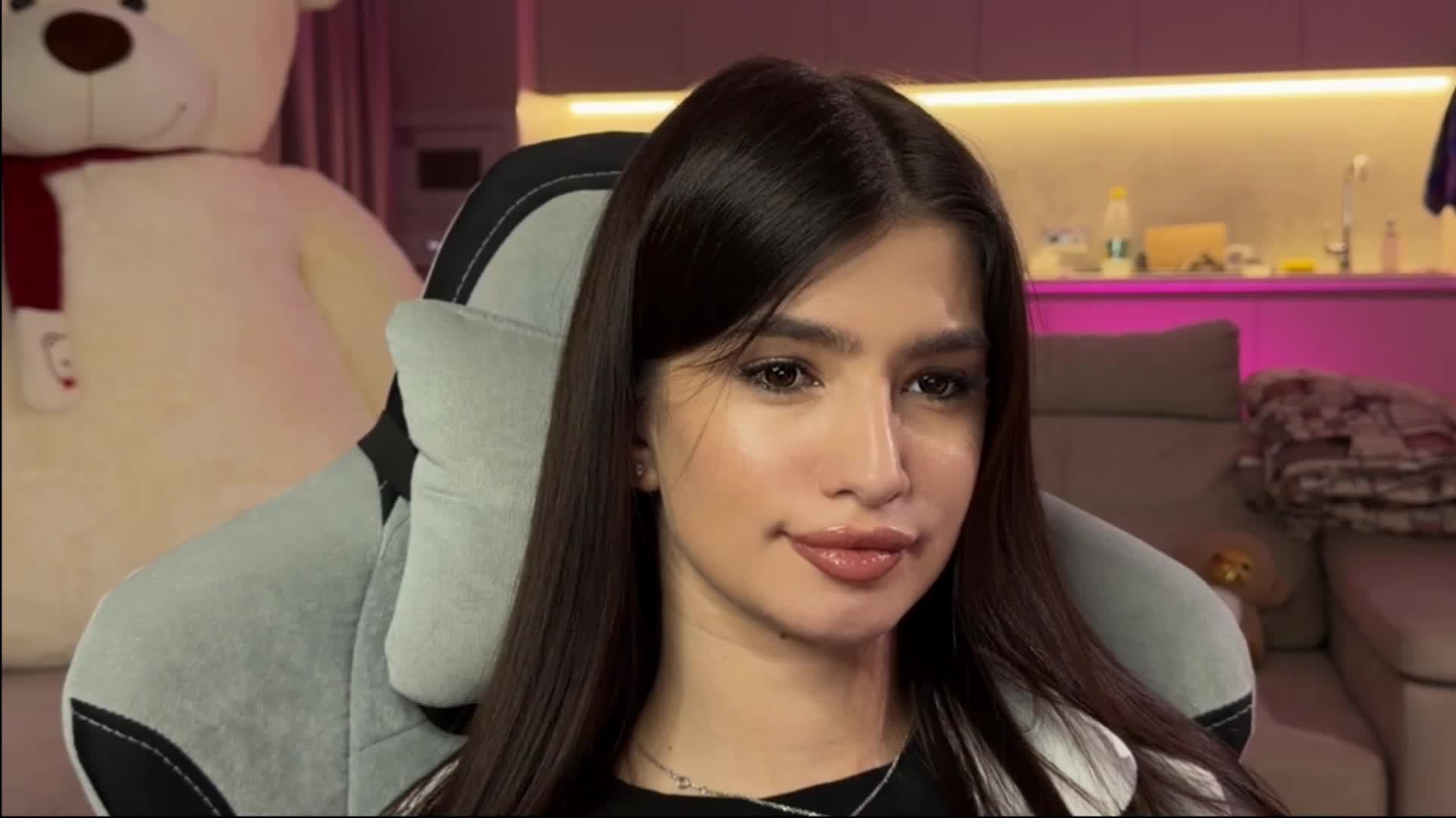 Sofi-Mi Adult Chat December 22, 2025