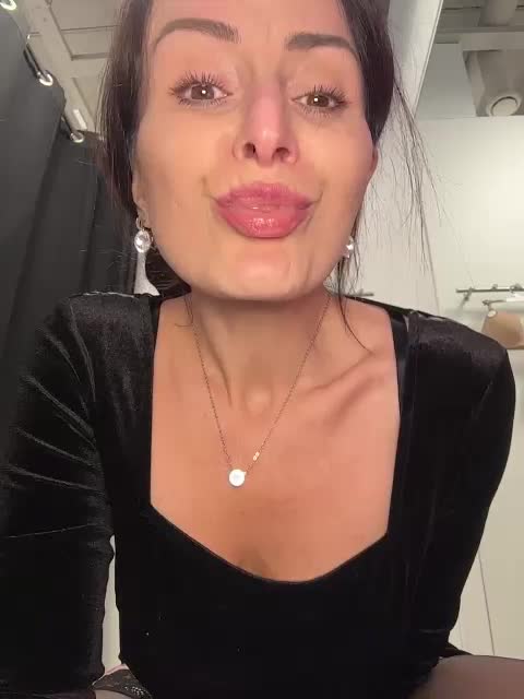 _AnnaMaria_ Adult Chat December 23, 2025