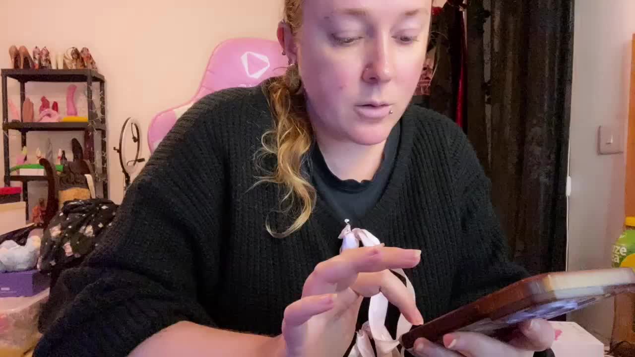 NylonQueen Adult Chat December 24, 2025