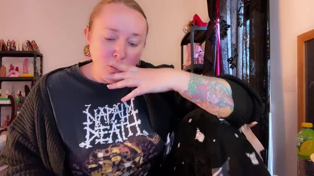 NylonQueen Adult Chat December 24, 2025