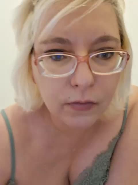 Vika211 Adult Chat December 23, 2025