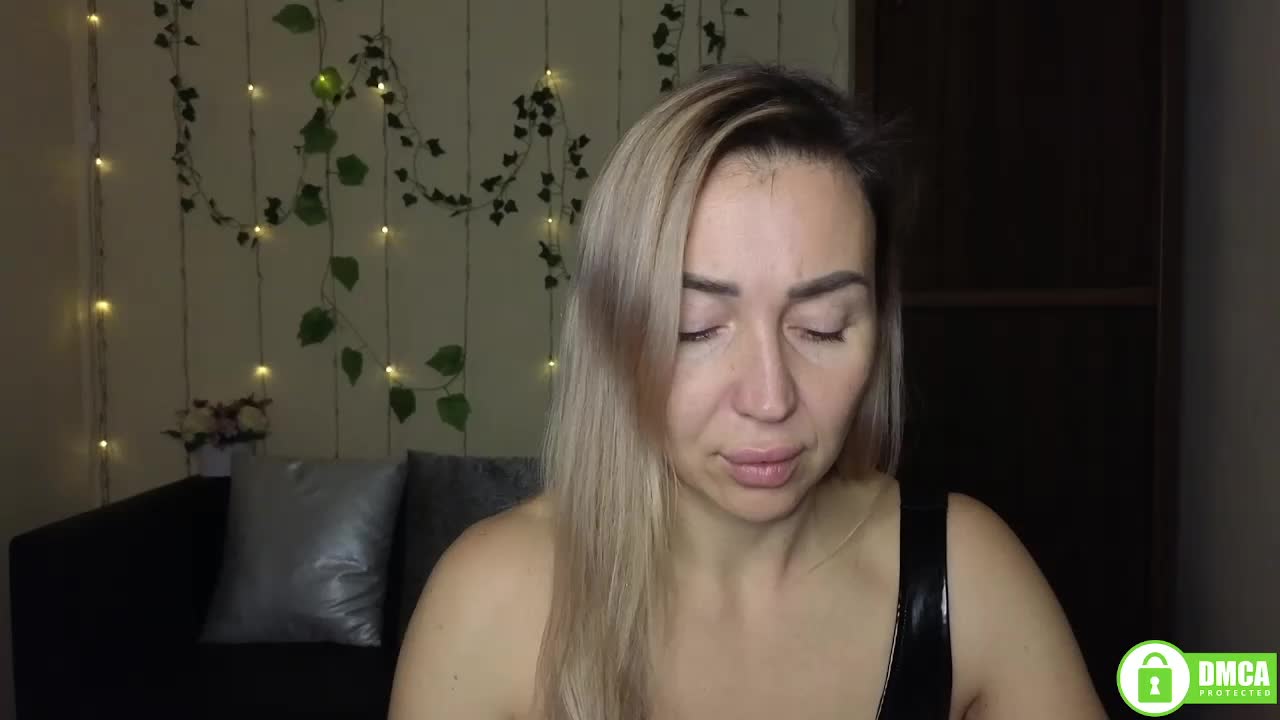 Jullyblondkiss Adult Chat December 24, 2025