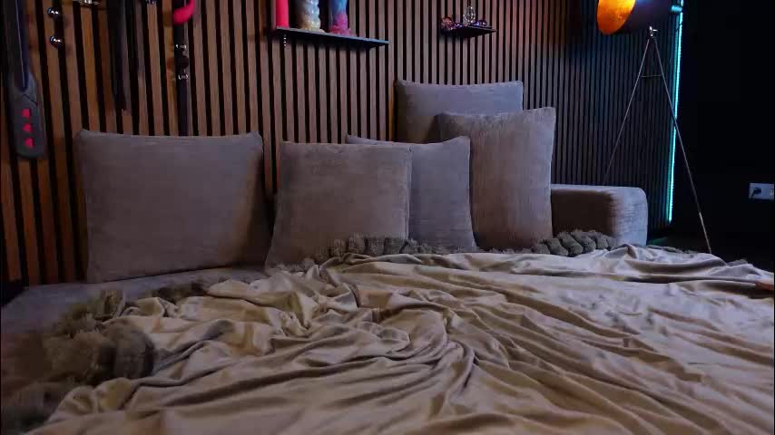 izzy_inked Adult Chat December 24, 2025