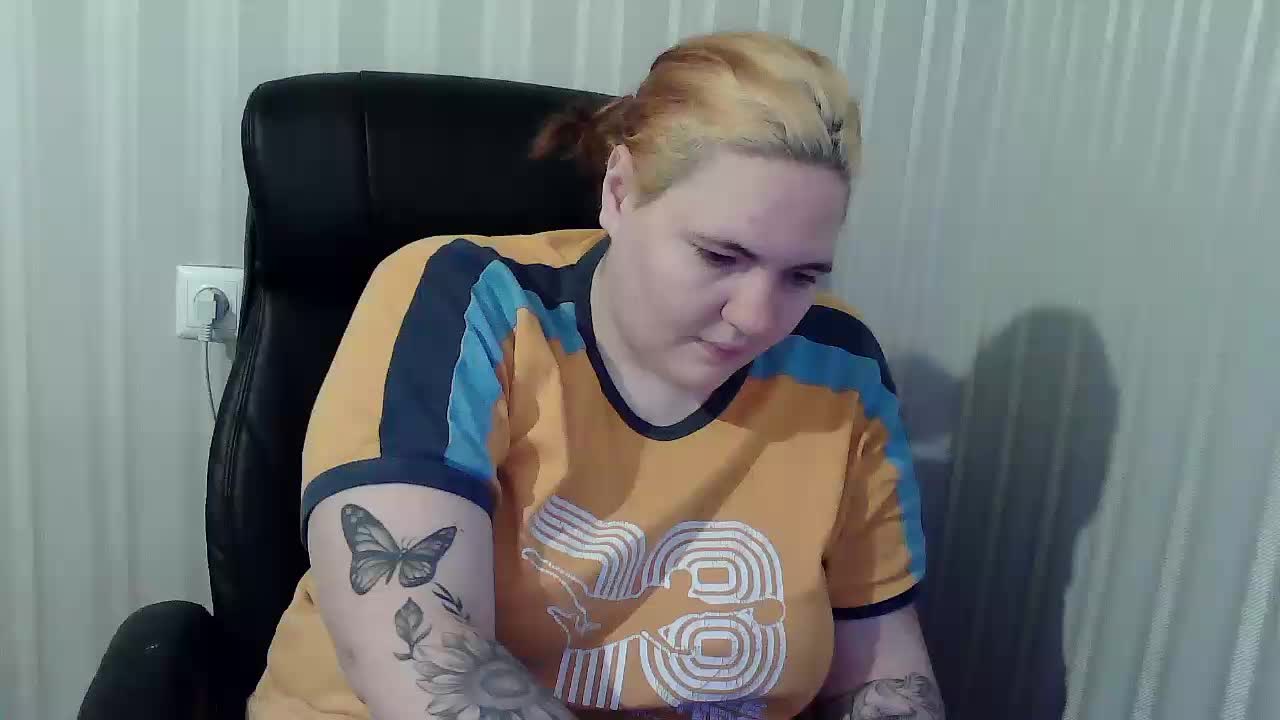 XLisaBlueX Adult Chat December 25, 2025