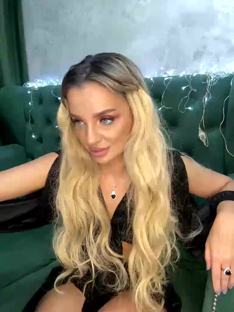 Darina_ Adult Chat December 25, 2025