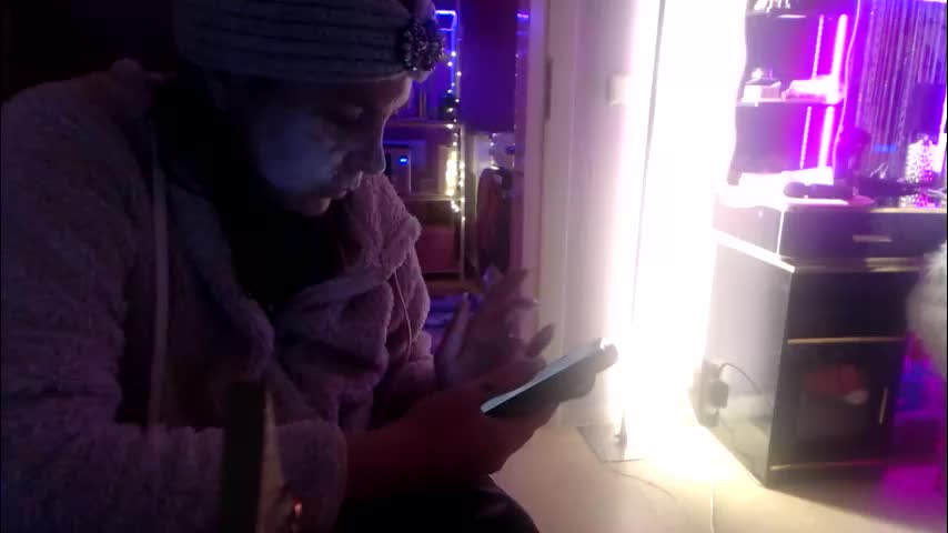 melli23 Adult Chat December 25, 2025