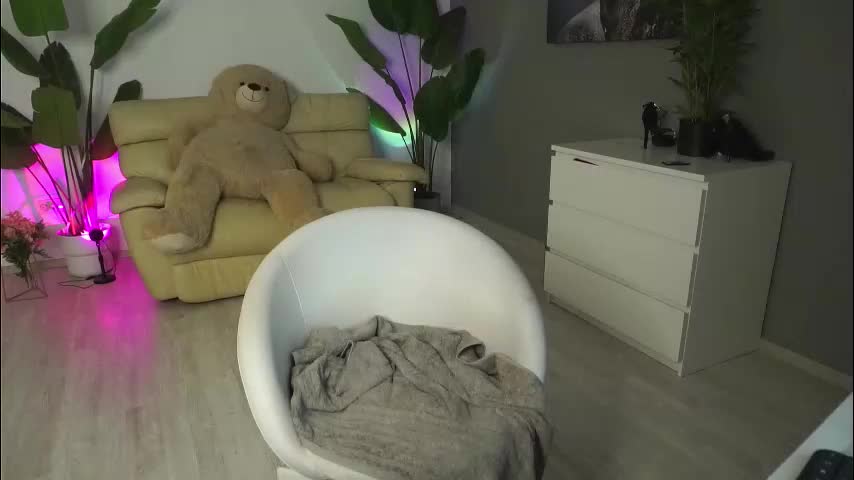 angeleyesblue25 Adult Chat December 25, 2025