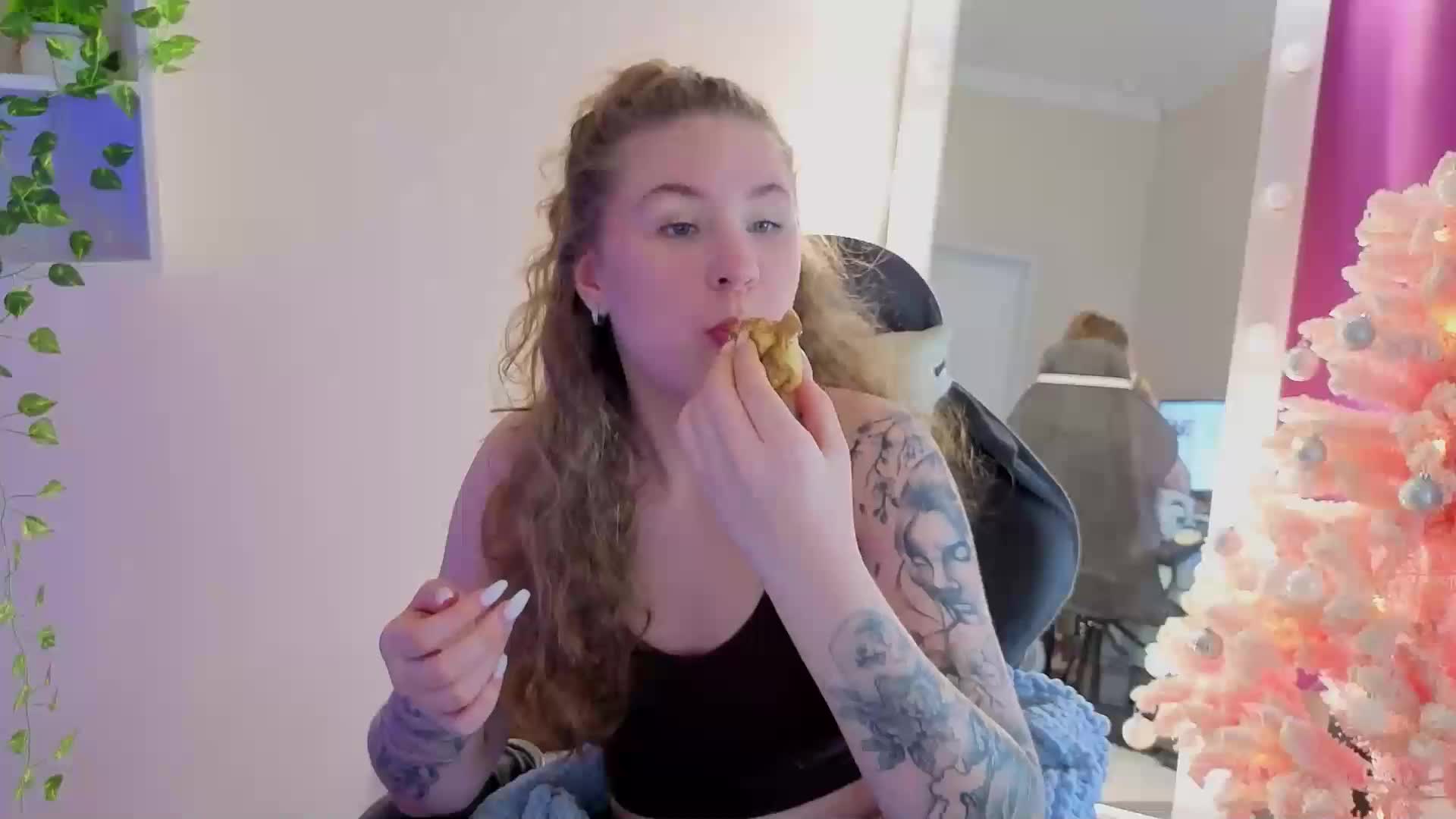 Elsiee-Cuttiess Adult Chat December 25, 2025