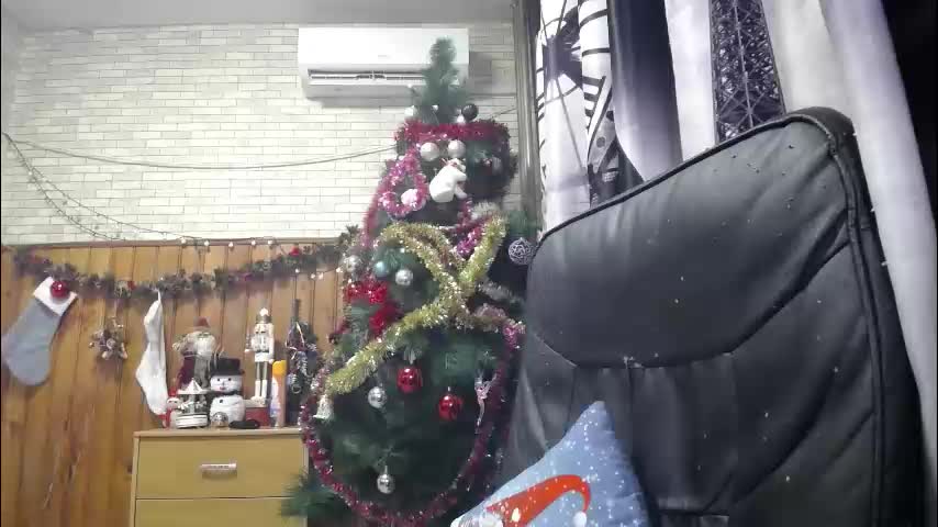 xxxnewlywedsxxx Adult Chat December 28, 2025