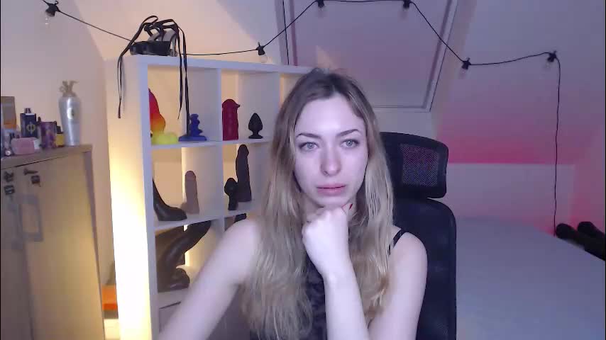 scarlet_sophie Adult Chat December 29, 2025