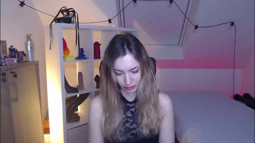 scarlet_sophie Adult Chat December 29, 2025