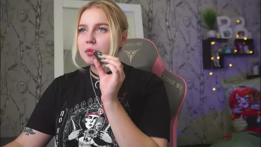 moon_valkyriie Adult Chat December 30, 2025